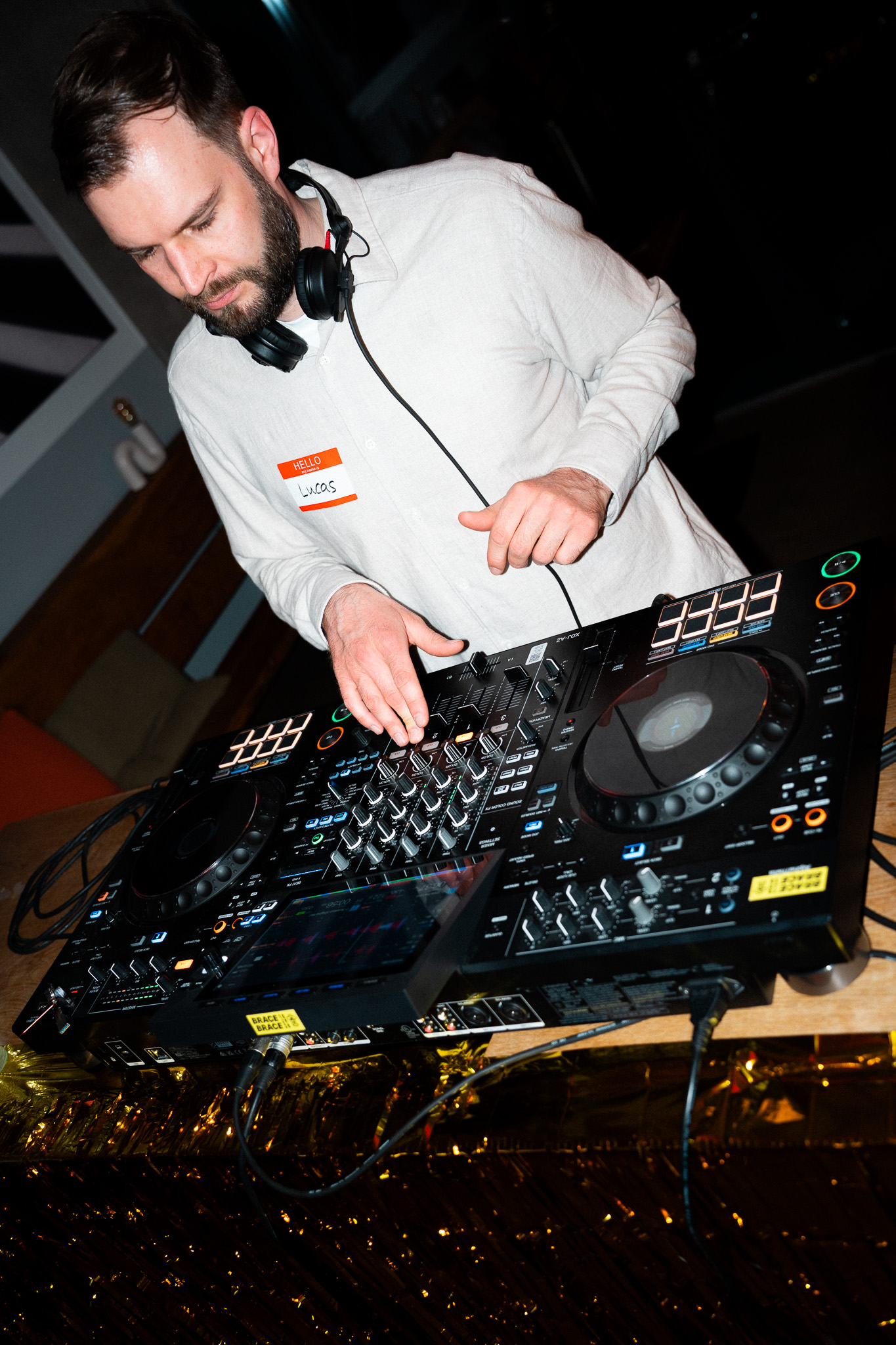 DJ bei einer Kasa Kura Dinnerparty in Hamburg
