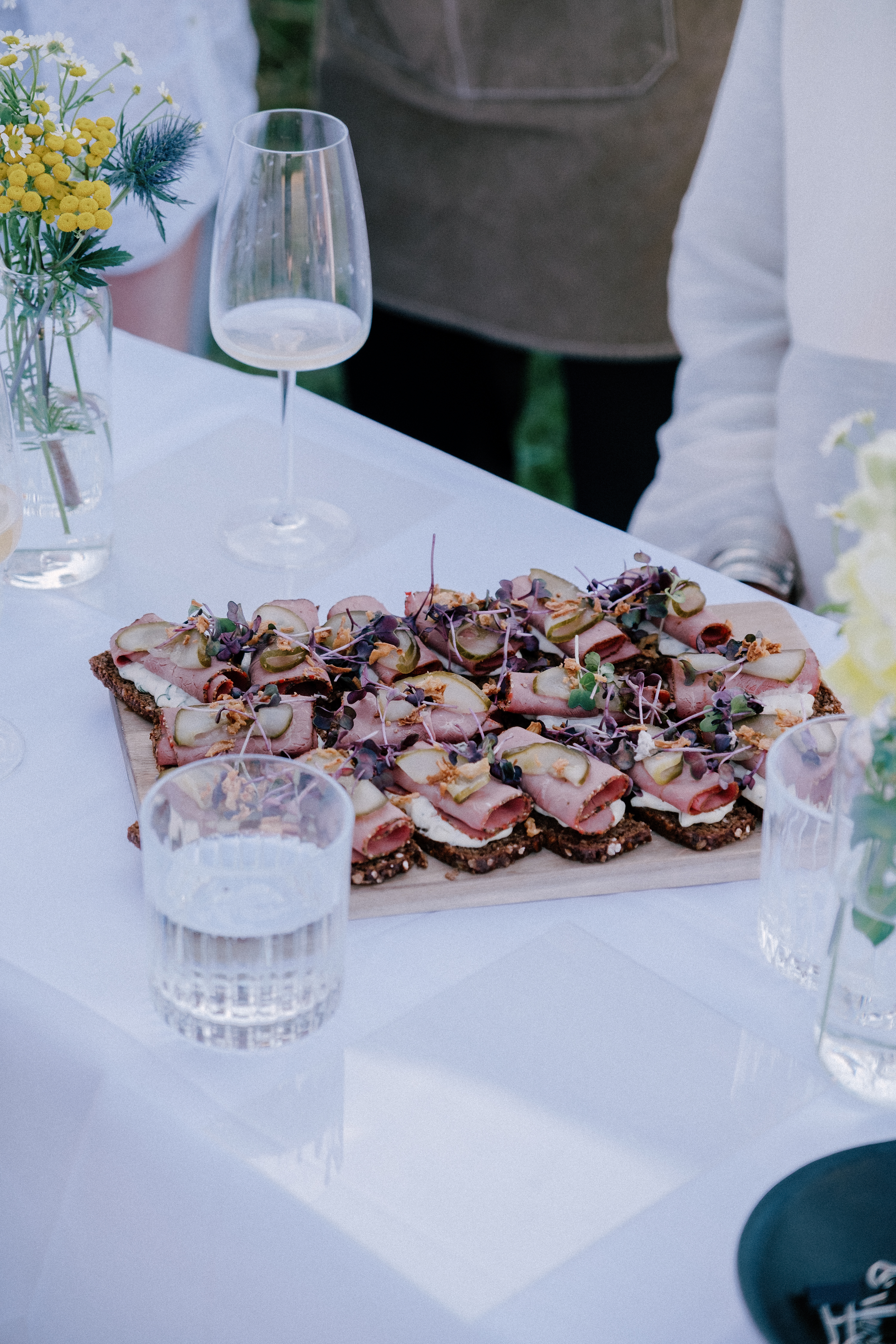 Pastrami-Häppchen auf Roggenbrot